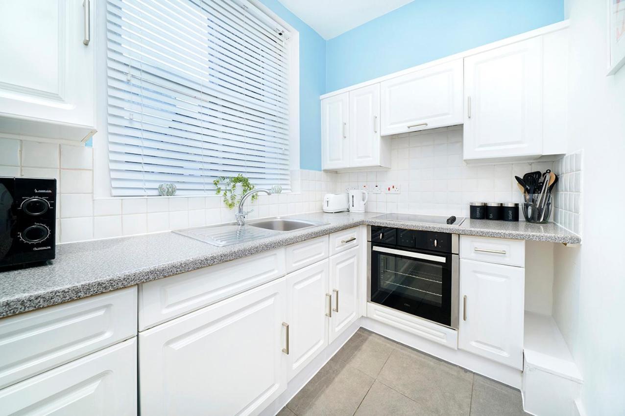 Brewer Street Apartment *