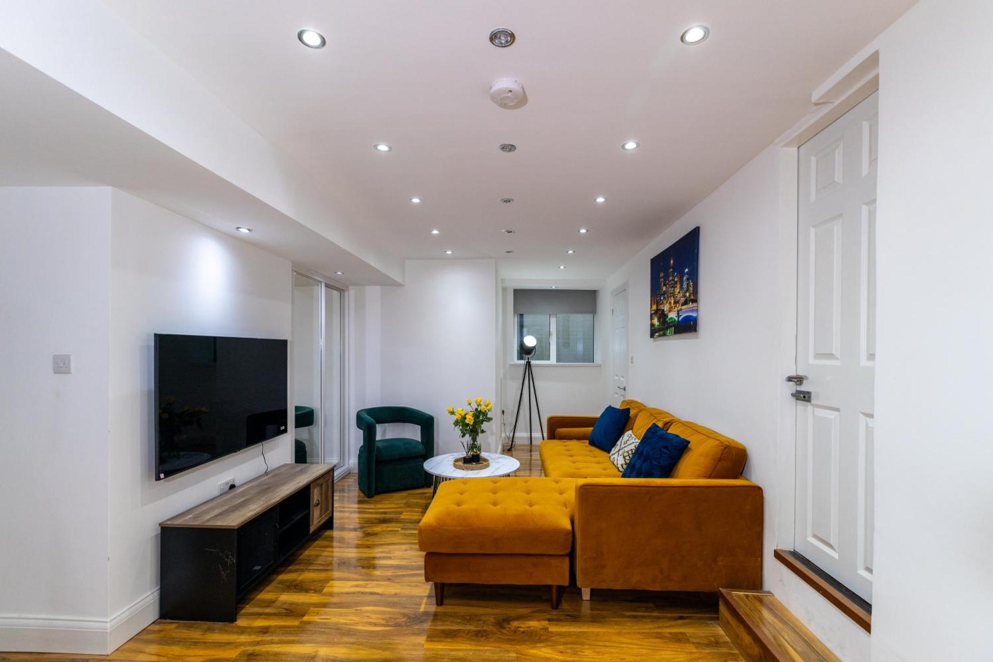 Chic 2-bedroom Retreat In The Heart Of Westminster Apartment