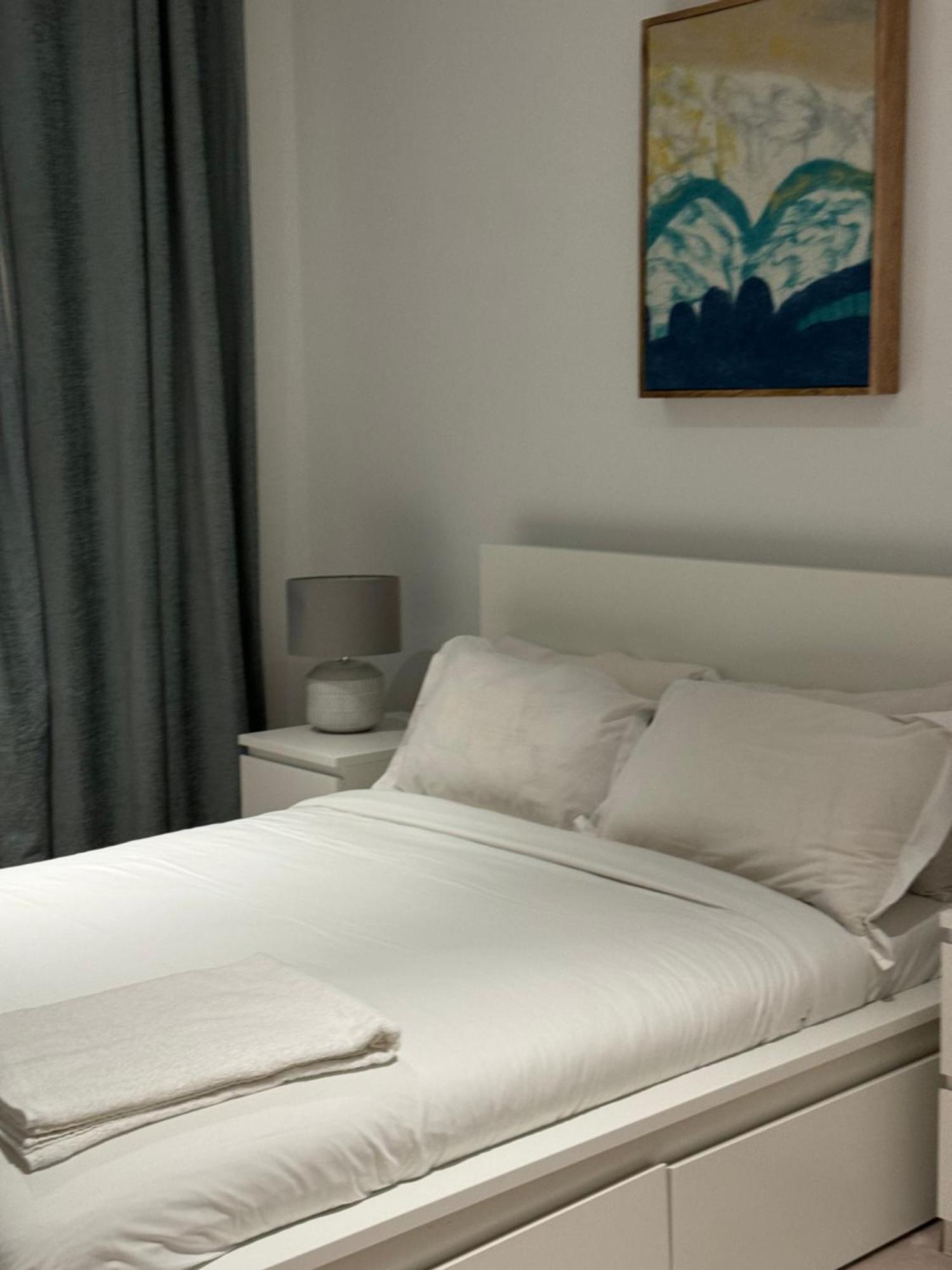 Apartment Docklands Stunning 2 Bed London