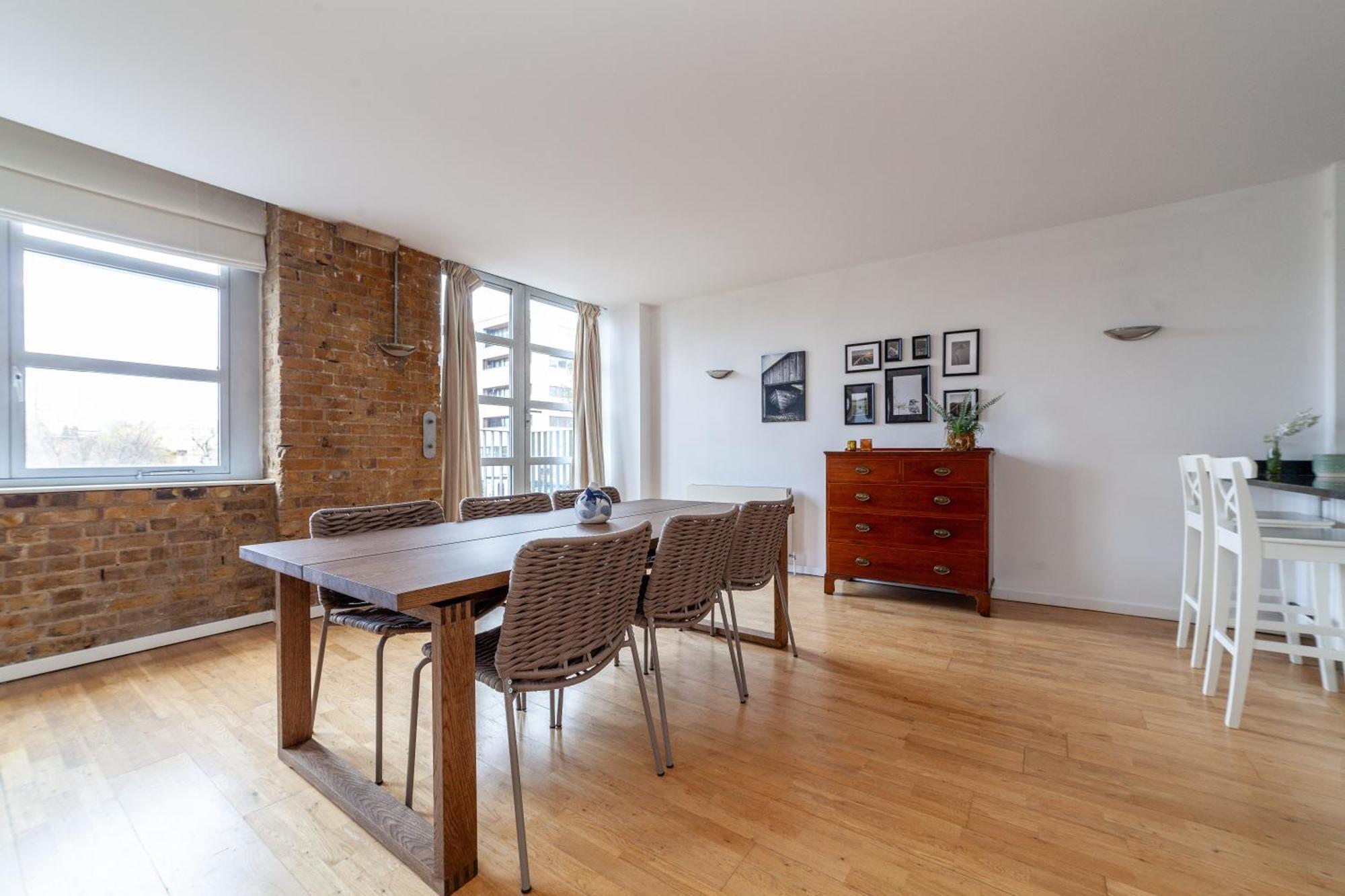 Elegance & Chic Design - 2-bedroom Haven London