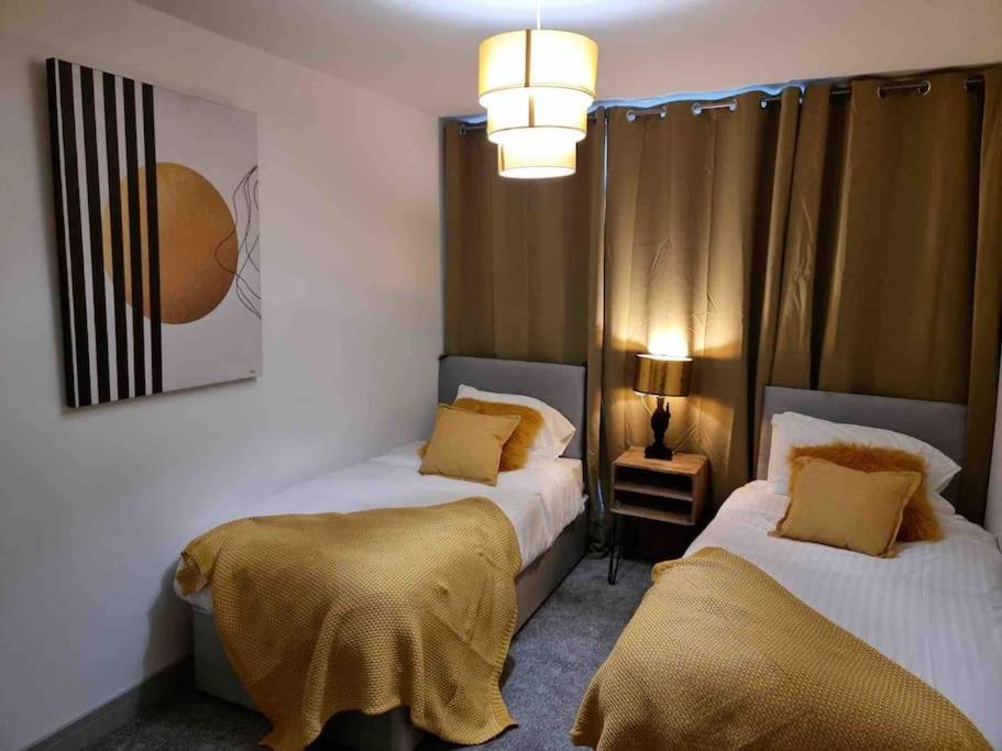 Luxury 3 Bedroom In City *