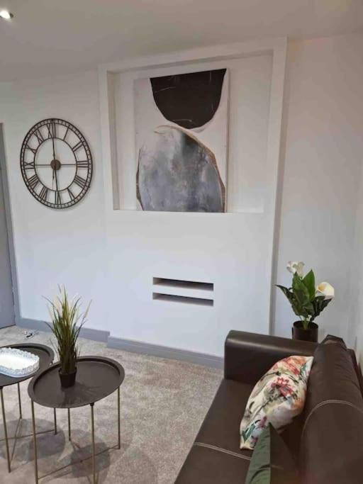 Apartment Luxury 3 Bedroom In City *