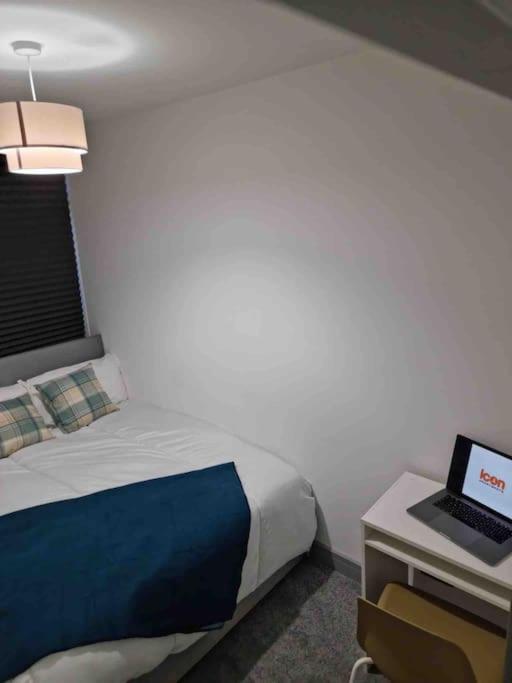 Luxury 3 Bedroom In City Apartment *