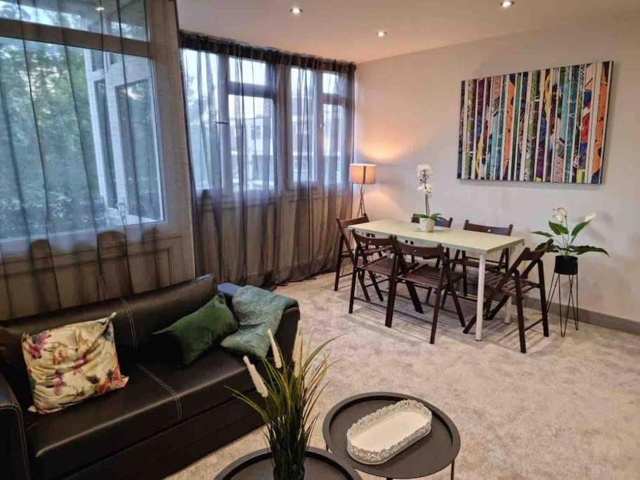 Luxury 3 Bedroom In City * London