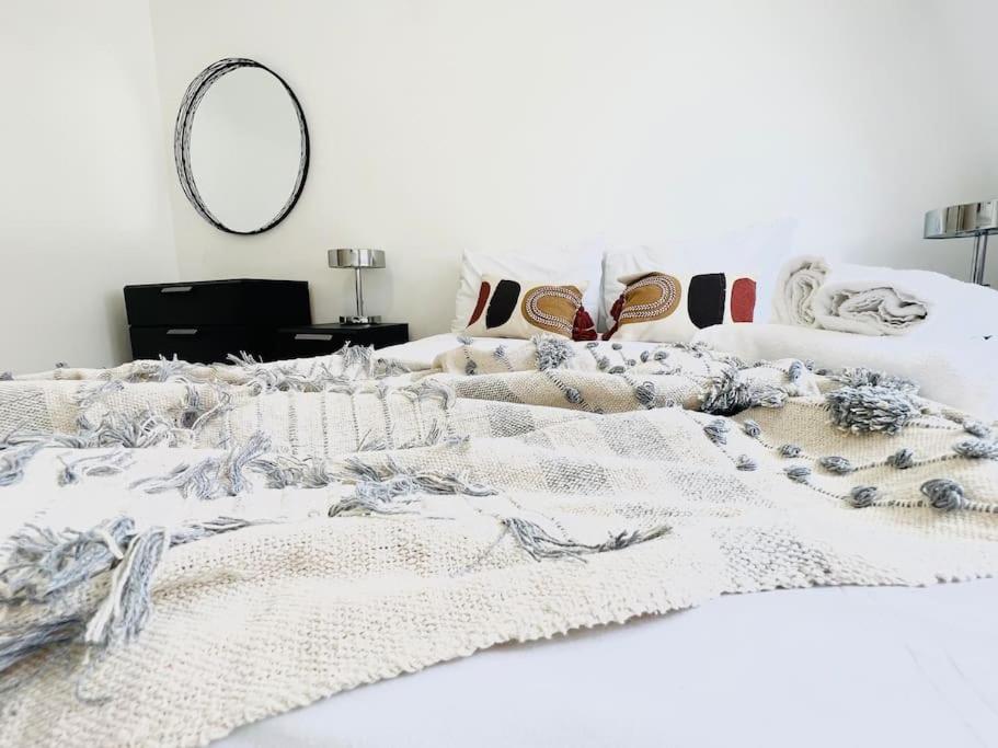 Apartment 2 Bed Apartment- Finsbury Park Station C London
