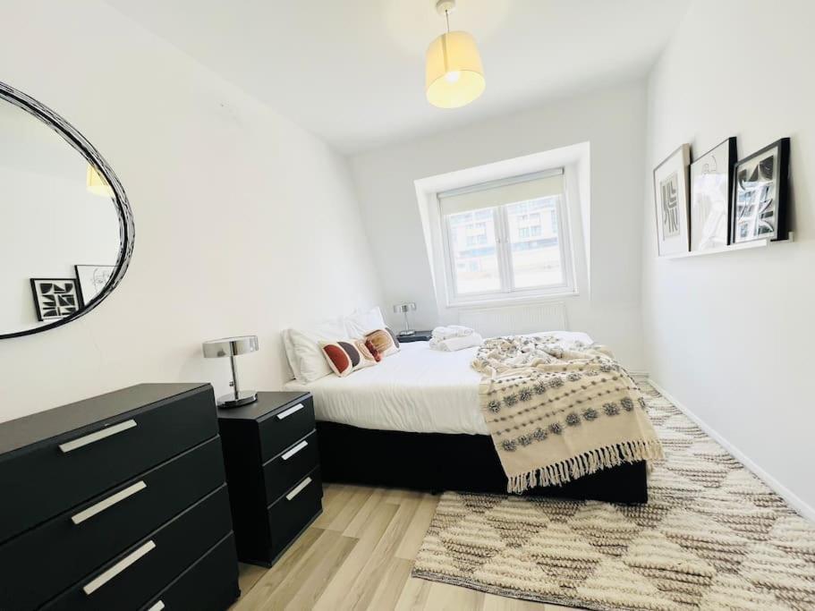 Apartment 2 Bed Apartment- Finsbury Park Station C