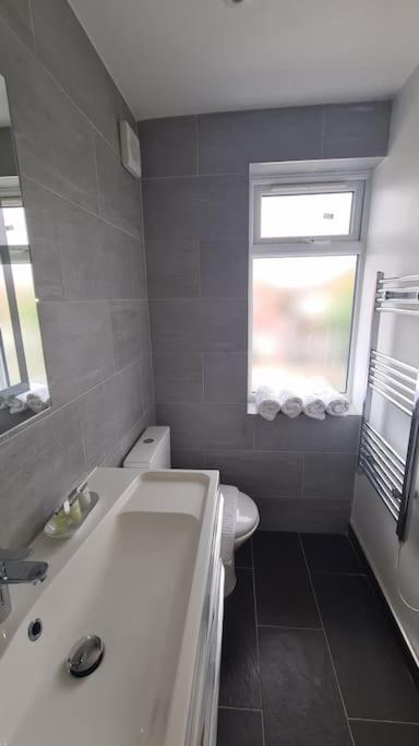 New! Brand New Beautiful Modern Londen