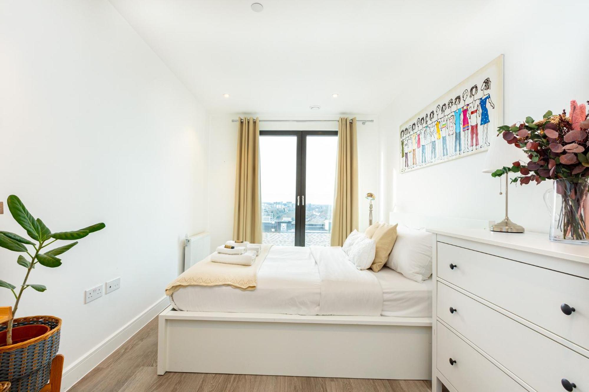 Apartment Modern New 2br Wviews & Balcony In Wandsworth *