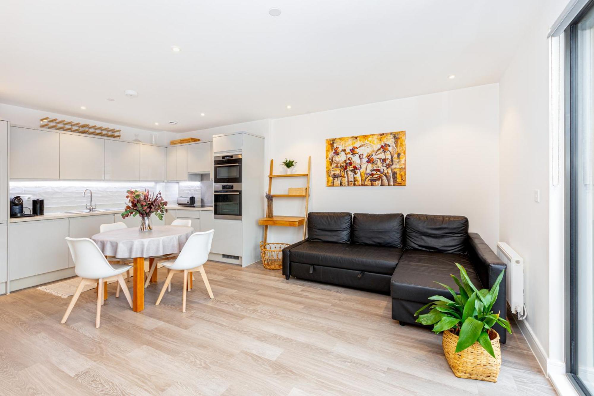 Apartment Modern New 2br Wviews & Balcony In Wandsworth