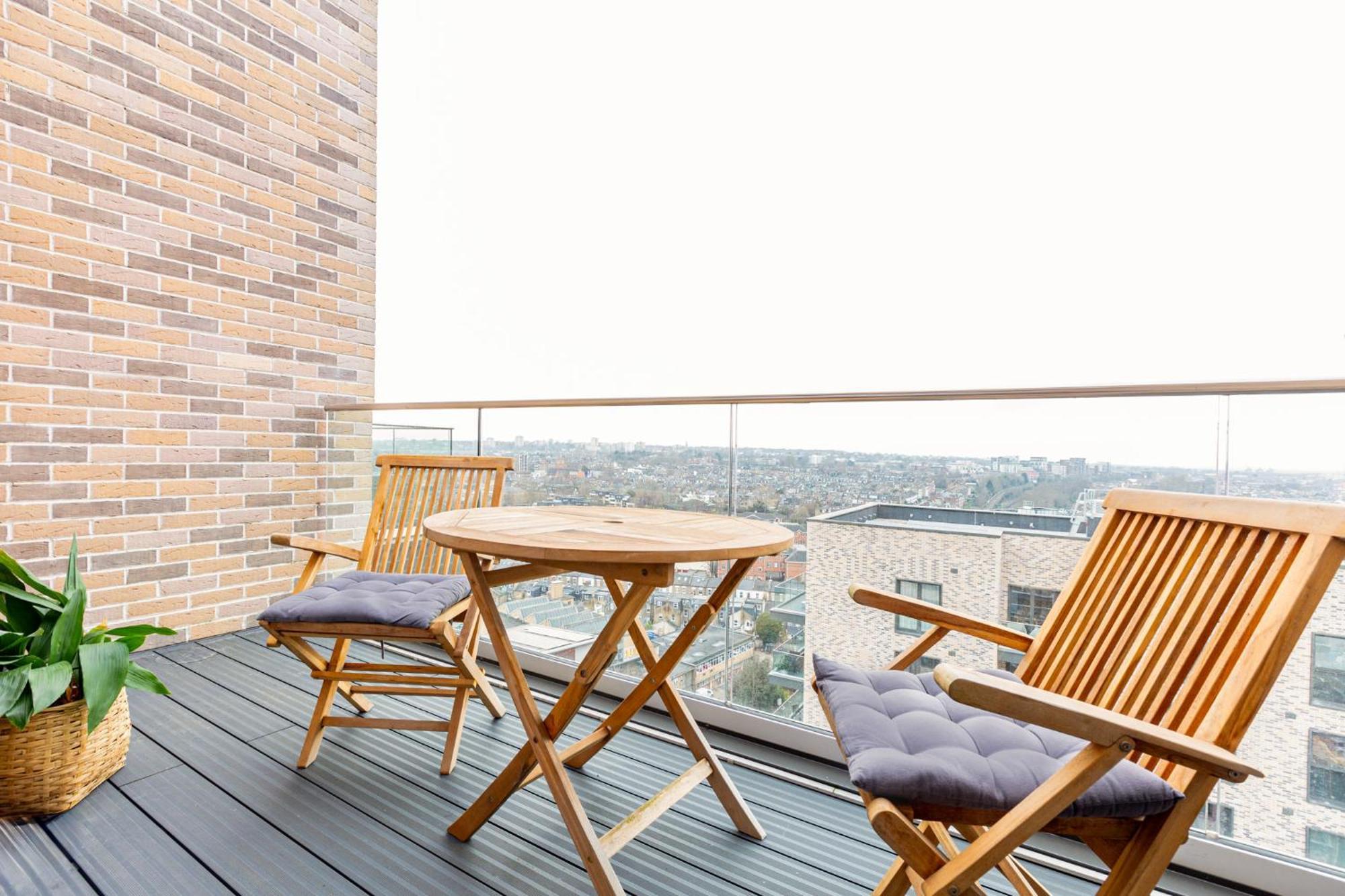 Apartment Modern New 2br Wviews & Balcony In Wandsworth *