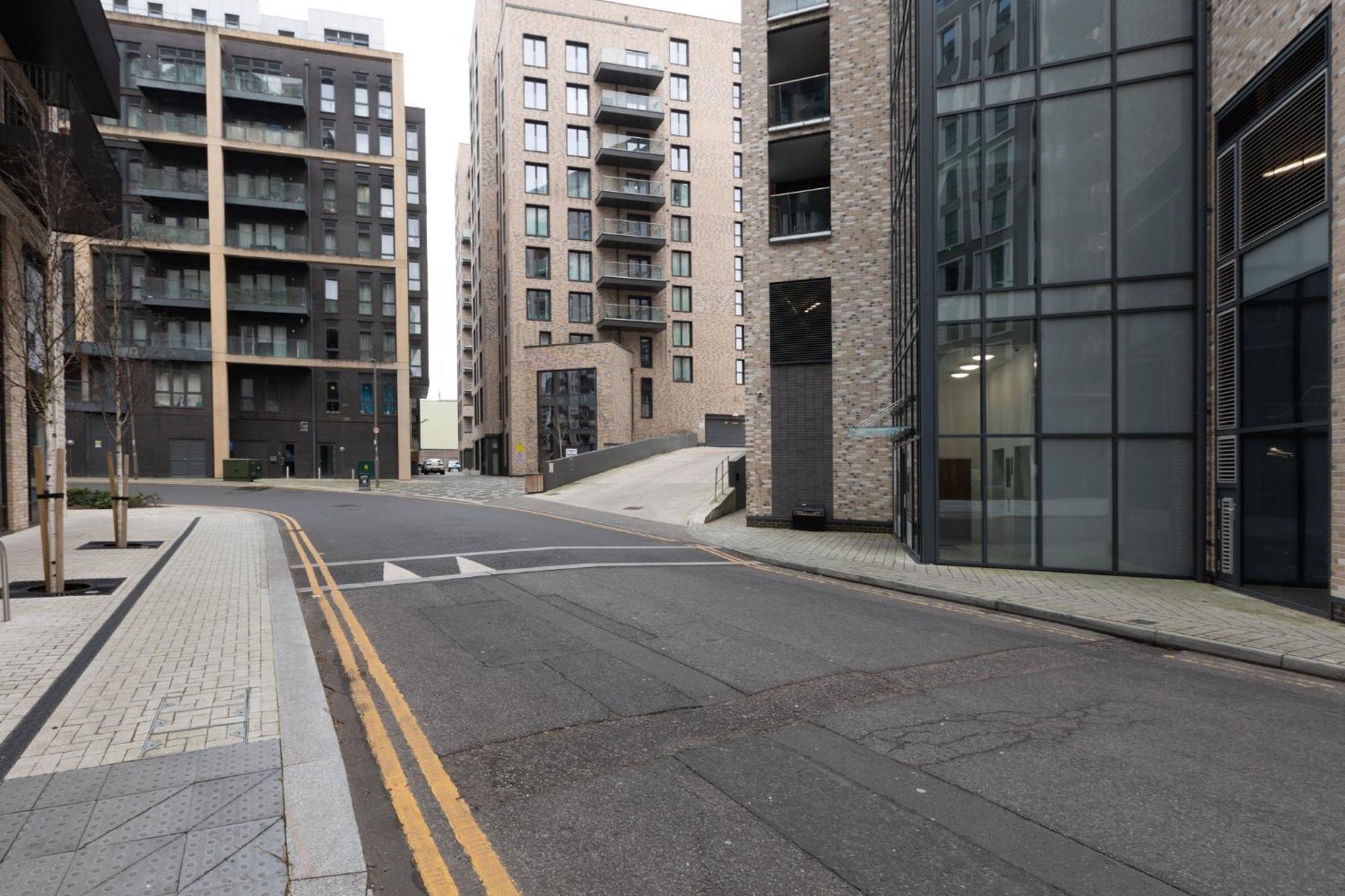 Modern New 2br Wviews & Balcony In Wandsworth London