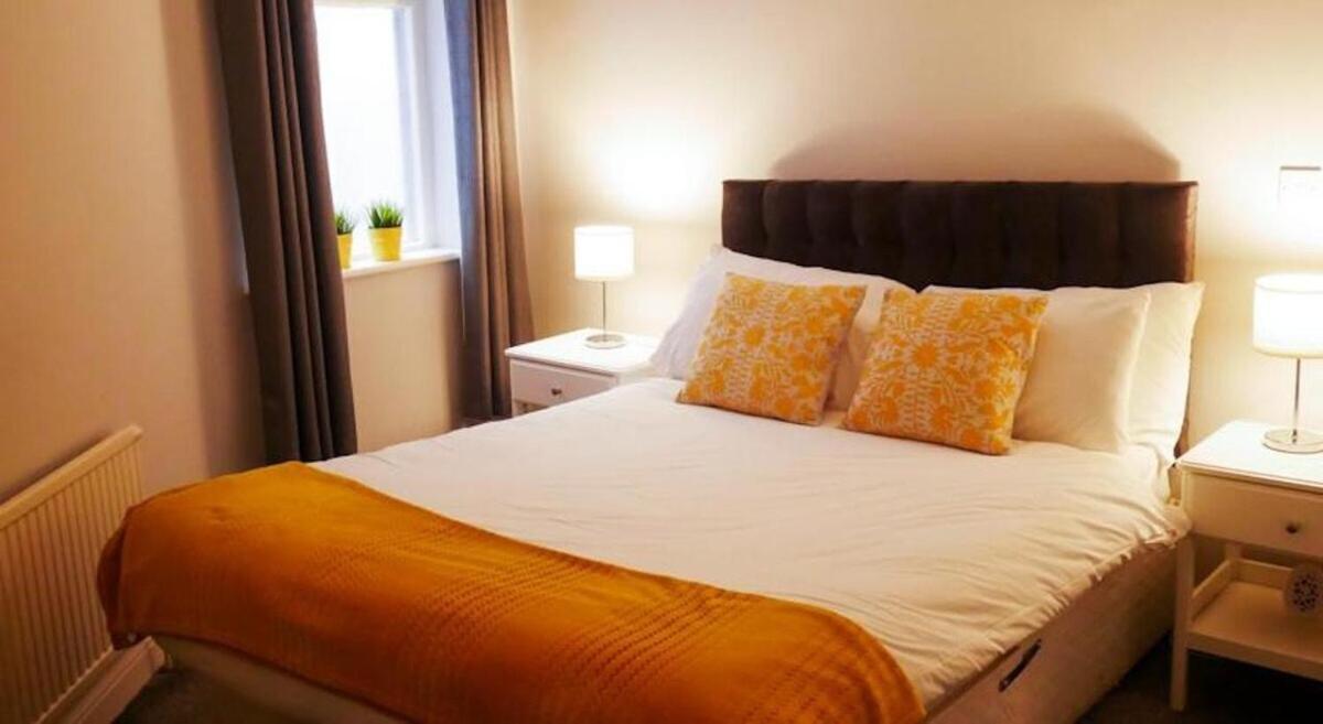 Ferienhaus Wood Budget - Next To Mall & Metro Station - 10 Min To Center London