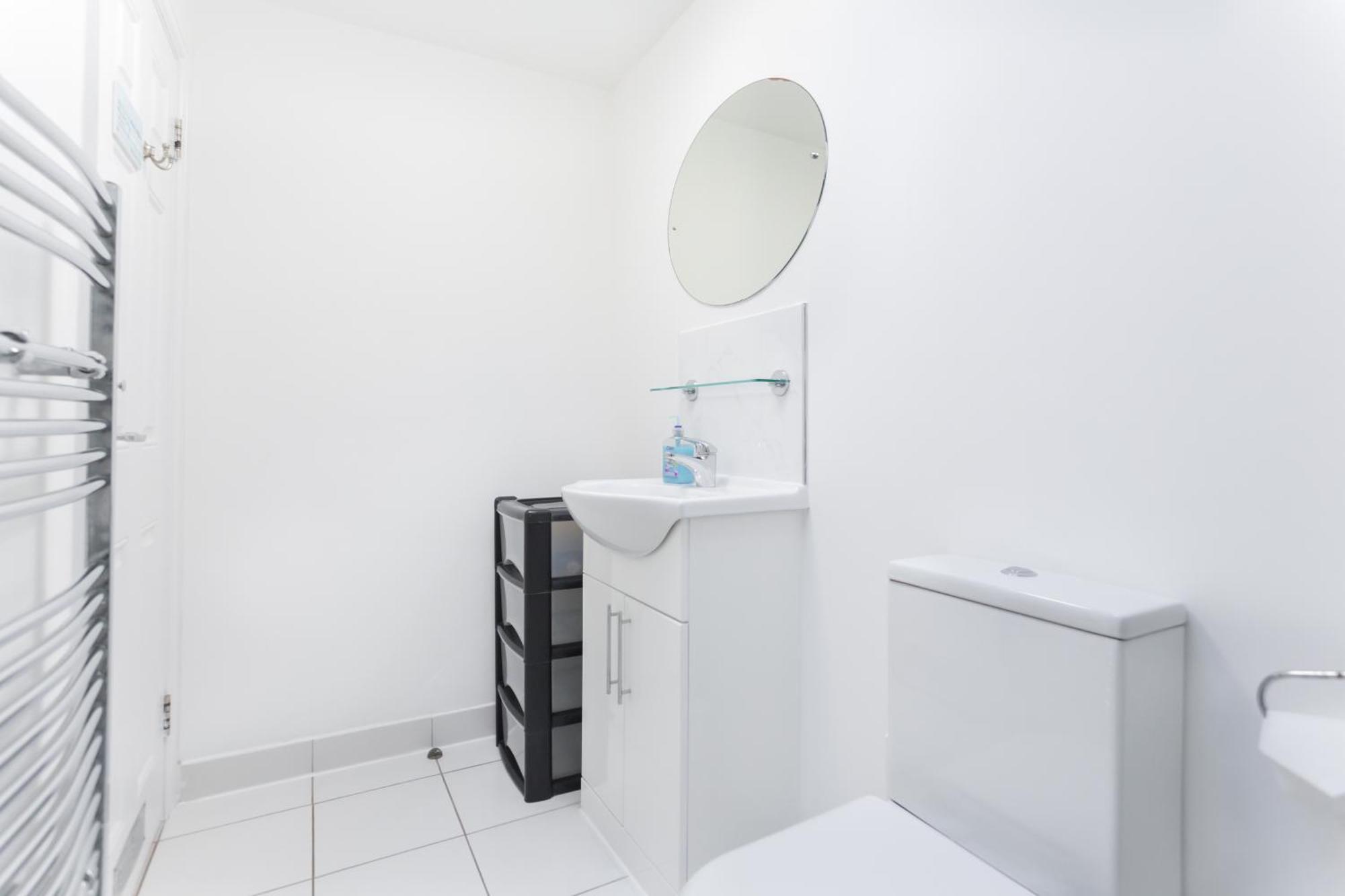 Ferienhaus Wood Budget - Next To Mall & Metro Station - 10 Min To Center