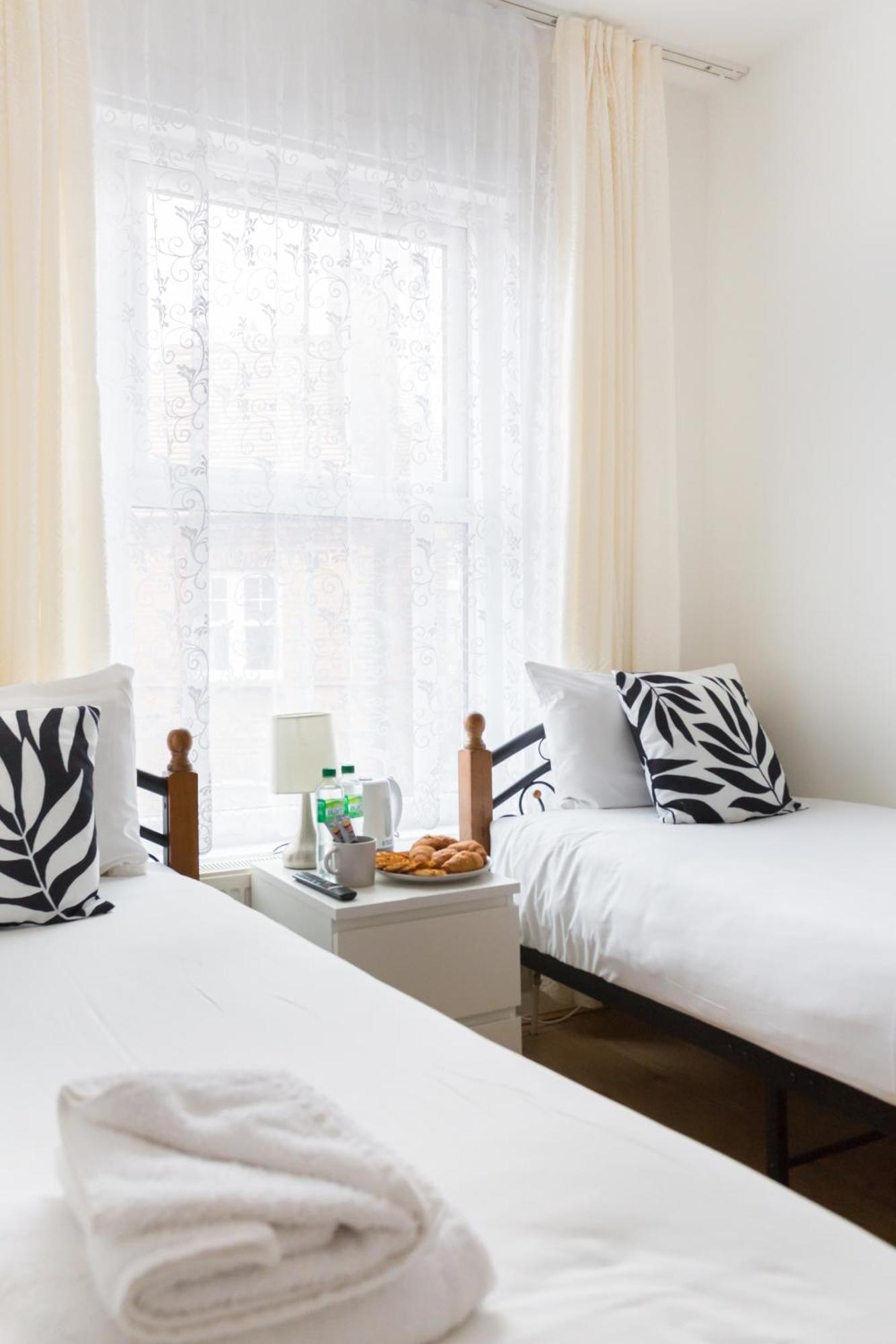 Ferienhaus Wood Budget - Next To Mall & Metro Station - 10 Min To Center