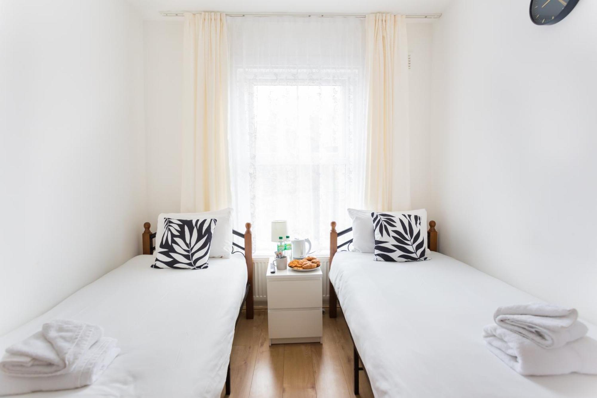 Wood Budget - Next To Mall & Metro Station - 10 Min To Center Ferienhaus London
