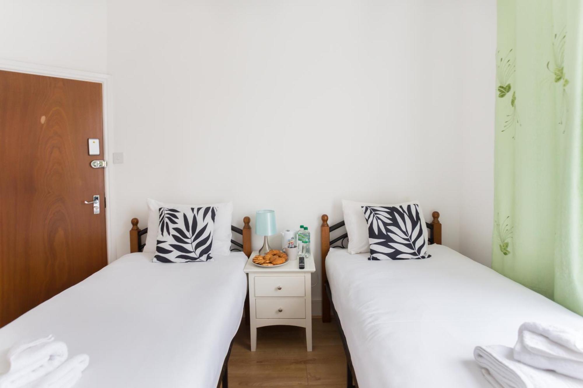 Wood Budget - Next To Mall & Metro Station - 10 Min To Center Ferienhaus