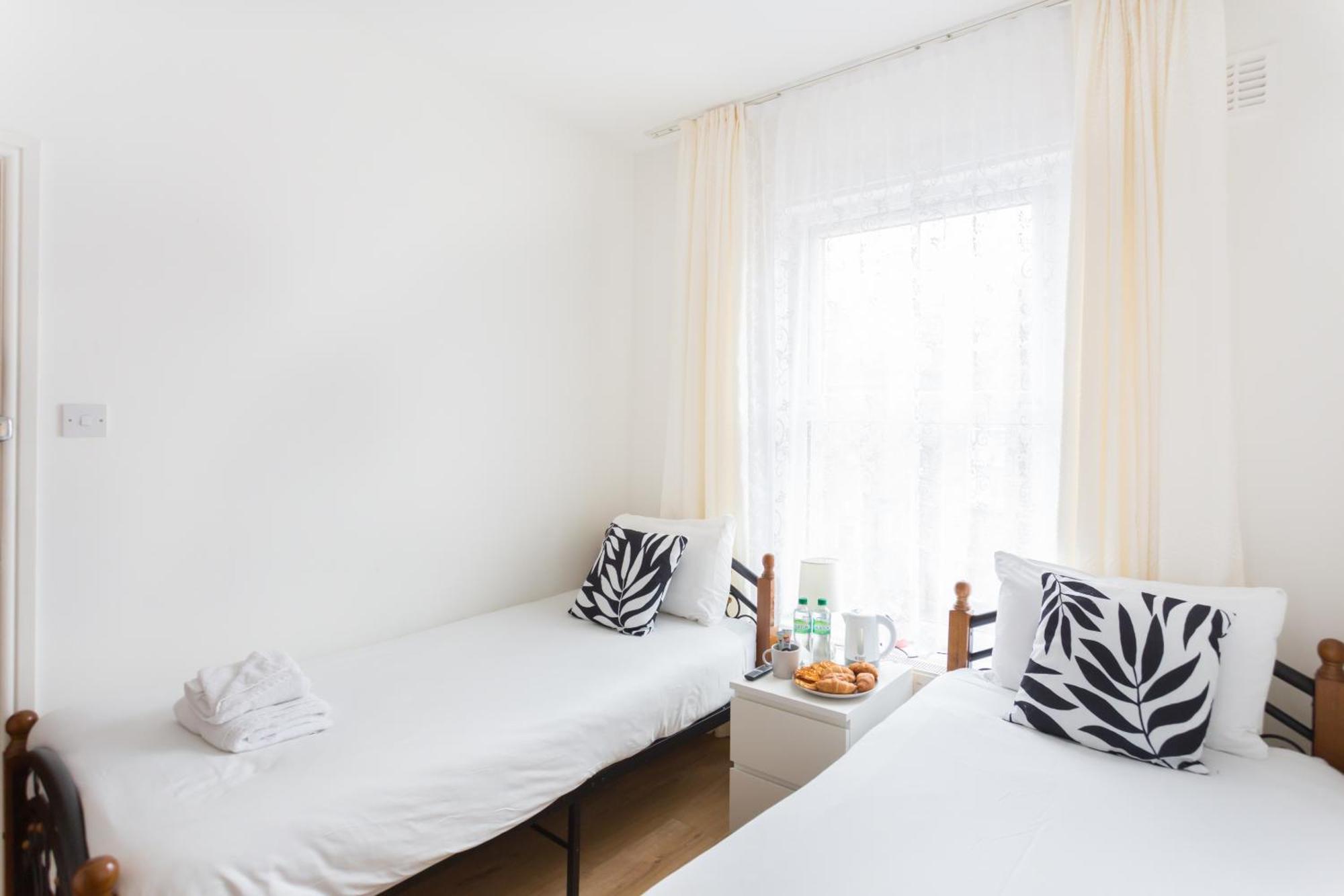 Ferienhaus Wood Budget - Next To Mall & Metro Station - 10 Min To Center London