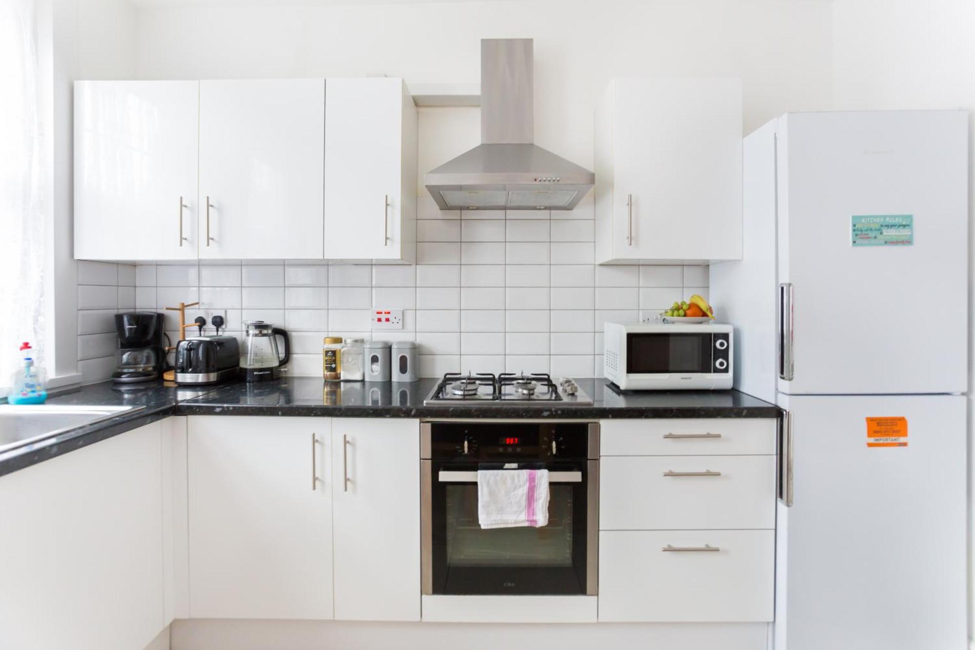 Ferienhaus Wood Budget - Next To Mall & Metro Station - 10 Min To Center