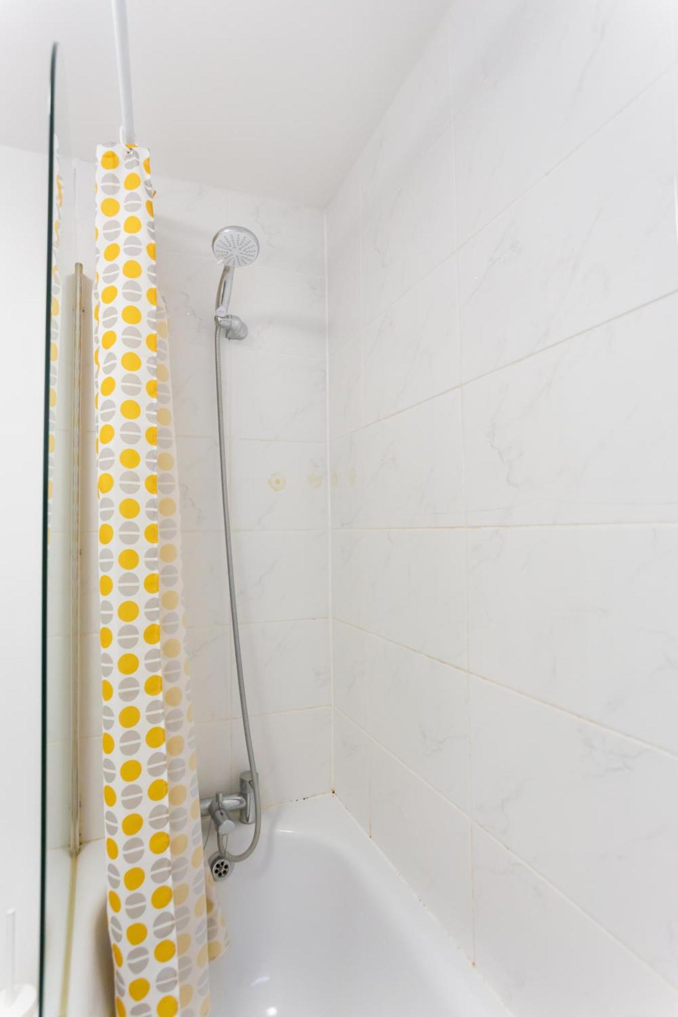 Wood Budget - Next To Mall & Metro Station - 10 Min To Center Ferienhaus London