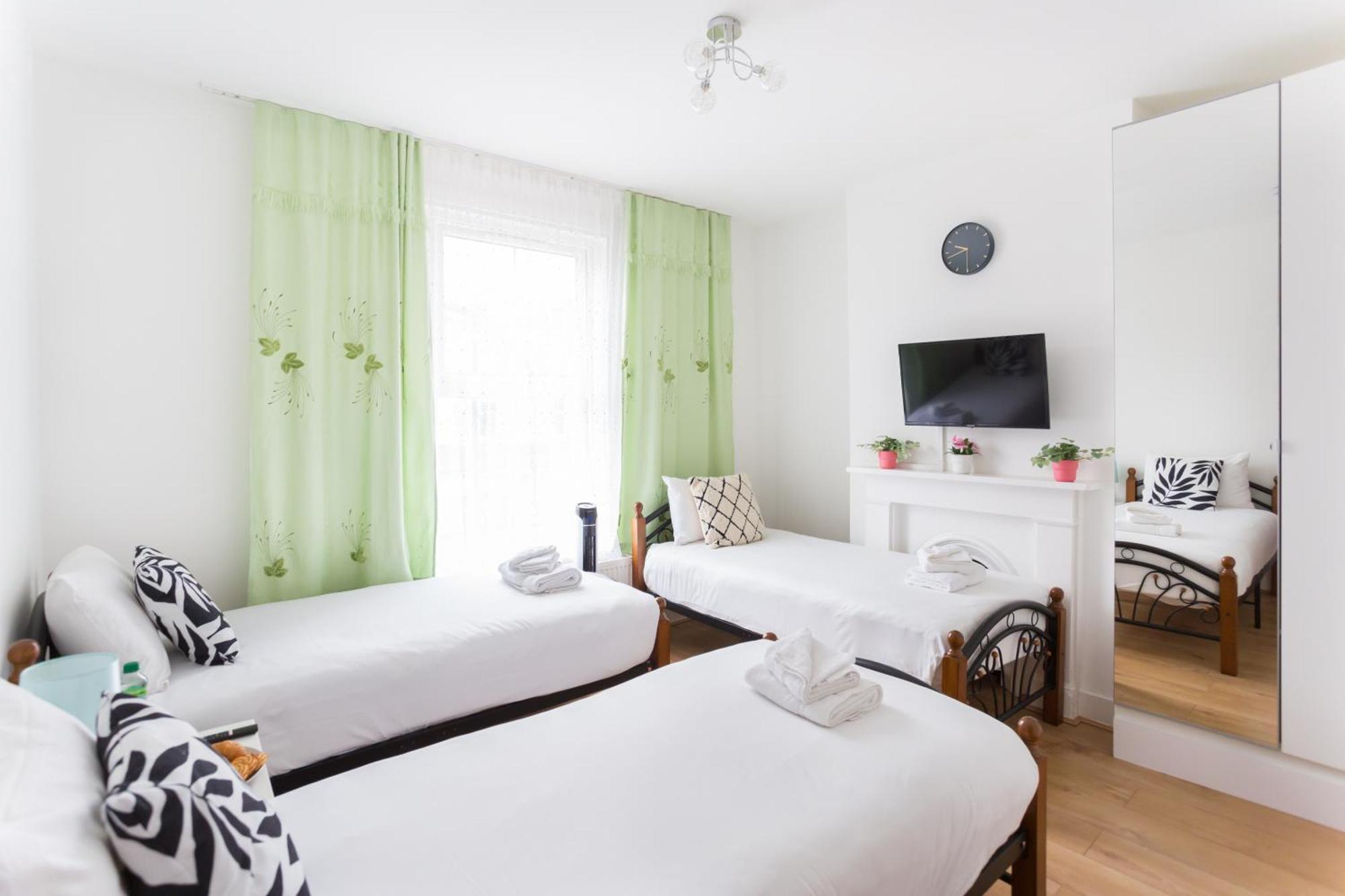 Ferienhaus Wood Budget - Next To Mall & Metro Station - 10 Min To Center *