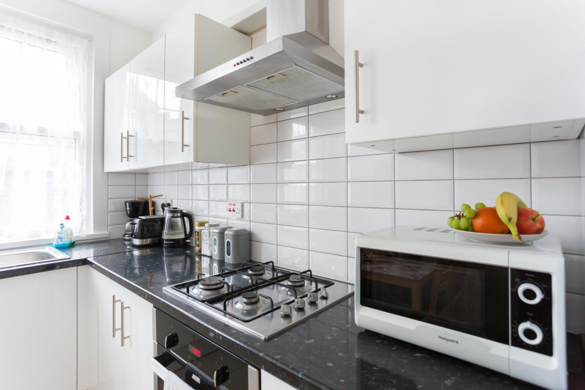 Ferienhaus Wood Budget - Next To Mall & Metro Station - 10 Min To Center *
