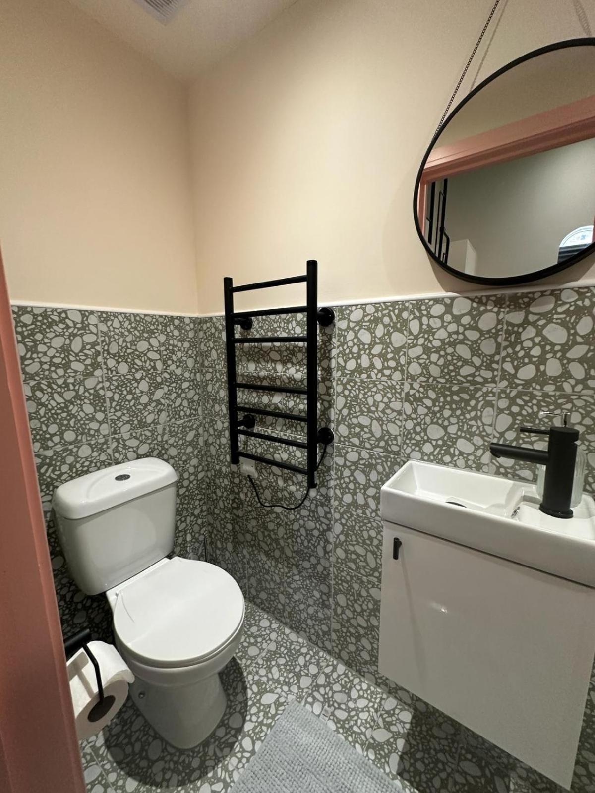 Gasthuis Cozy En-suite Loft In Trendy Local Londen