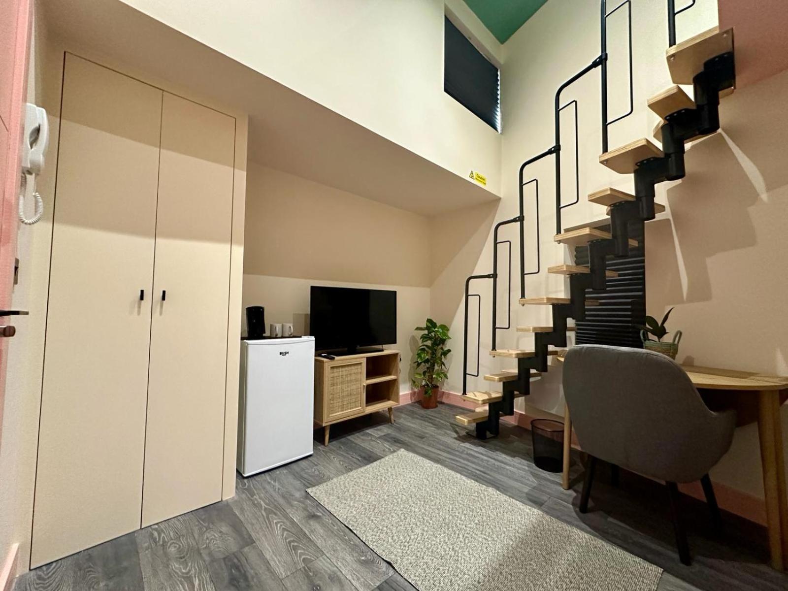 Gasthuis Cozy En-suite Loft In Trendy Local