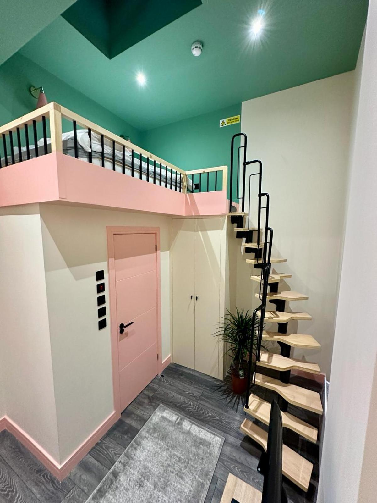 Gasthuis Cozy En-suite Loft In Trendy Local