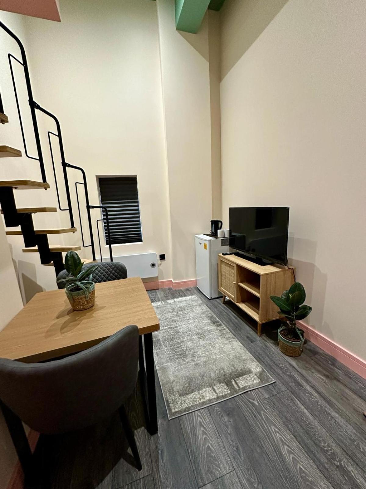 Gasthuis Cozy En-suite Loft In Trendy Local
