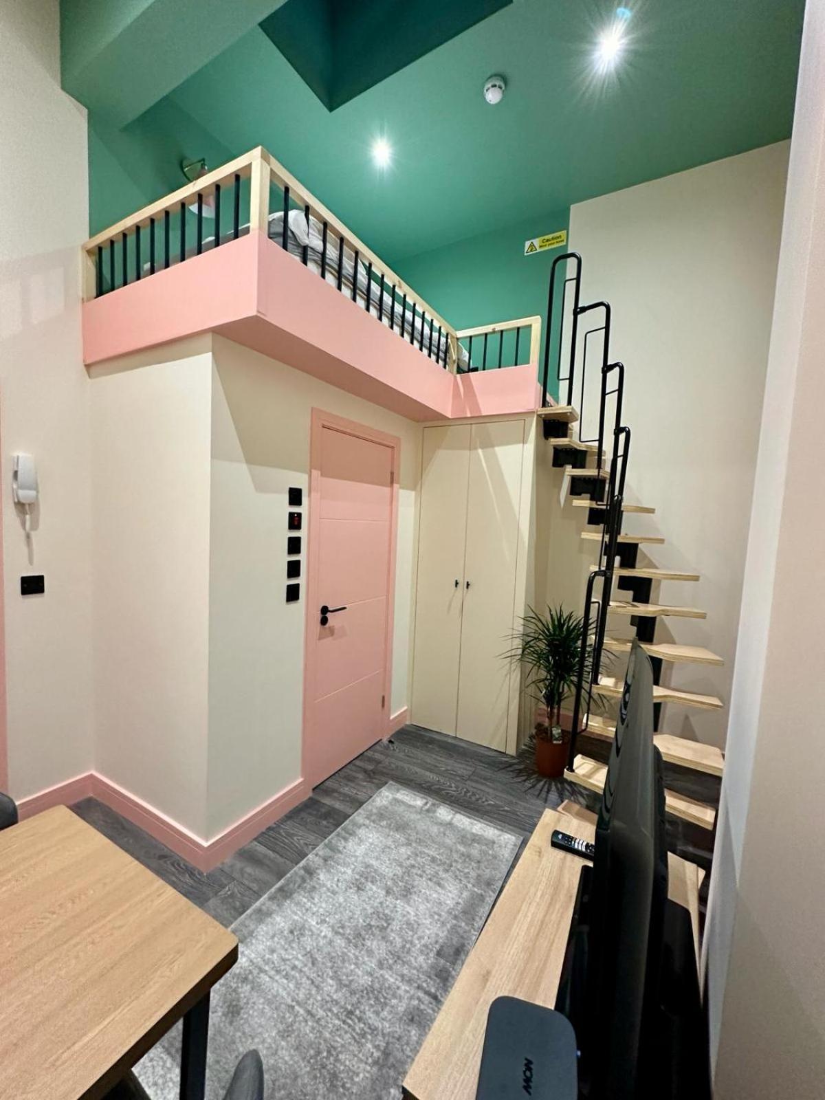 Cozy En-suite Loft In Trendy Local Gasthuis Londen