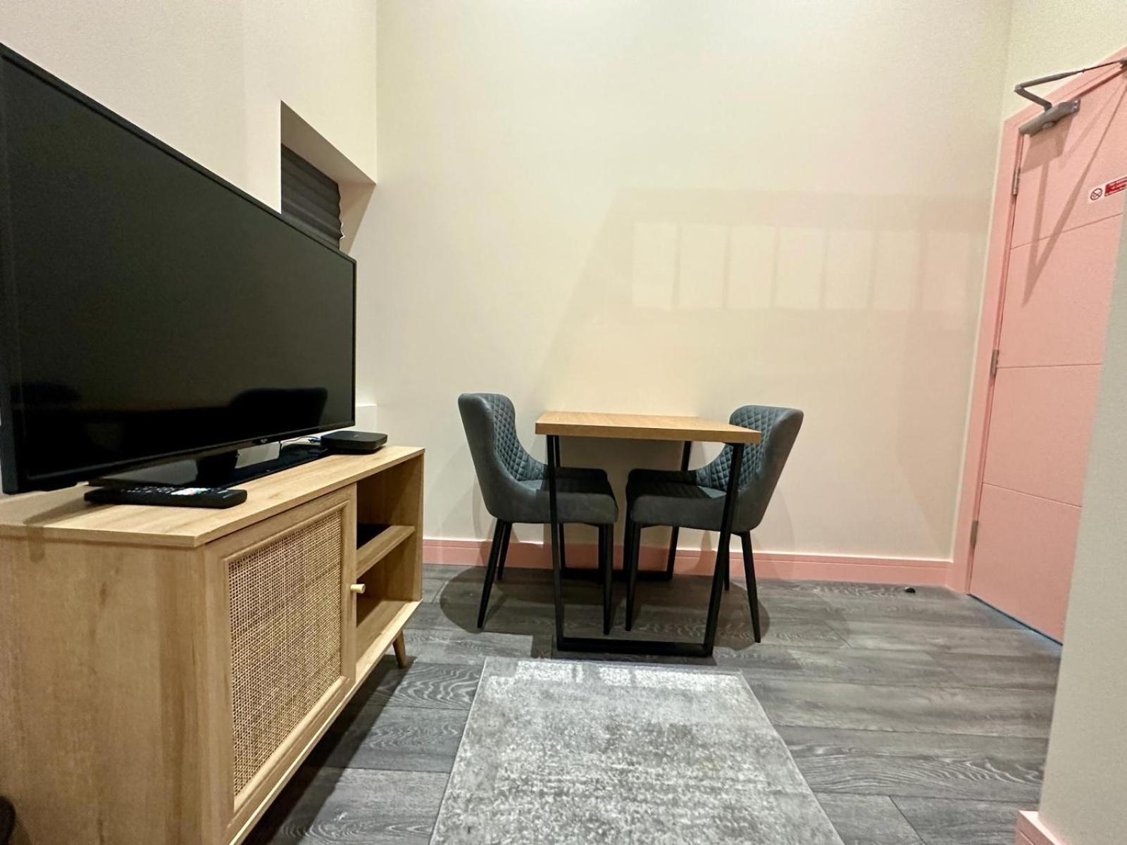 Gasthuis Cozy En-suite Loft In Trendy Local *