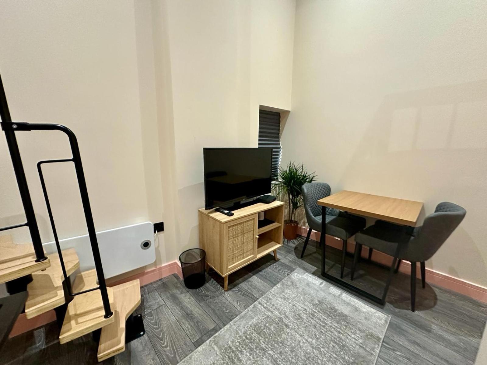 Gasthuis Cozy En-suite Loft In Trendy Local *