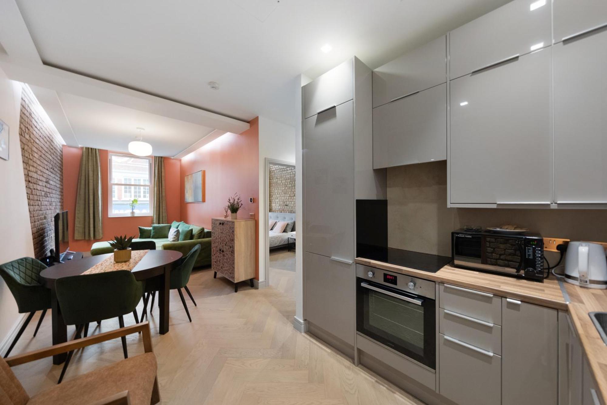 Cozy Retreat Near Downtown With Parking London