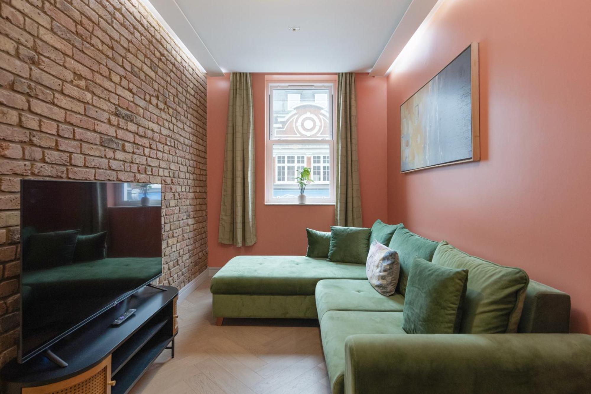Apartment Cozy Retreat Near Downtown With Parking *