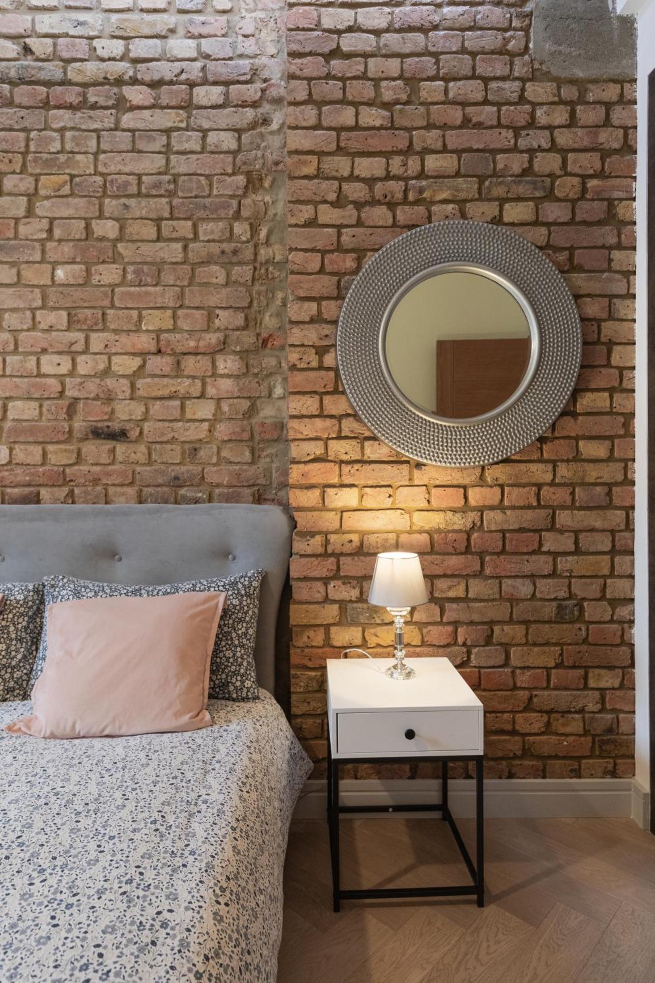 Apartment Cozy Retreat Near Downtown With Parking