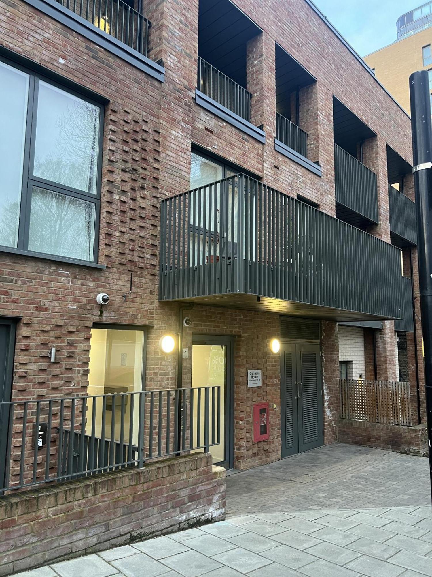 Private Flat In Apartment *
