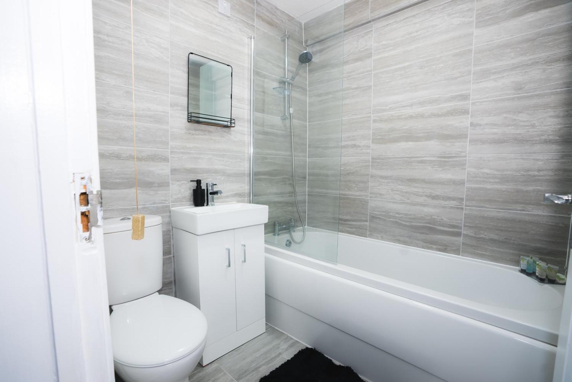 Apartment 1 Bed Flat Tottenham Hale N17 London