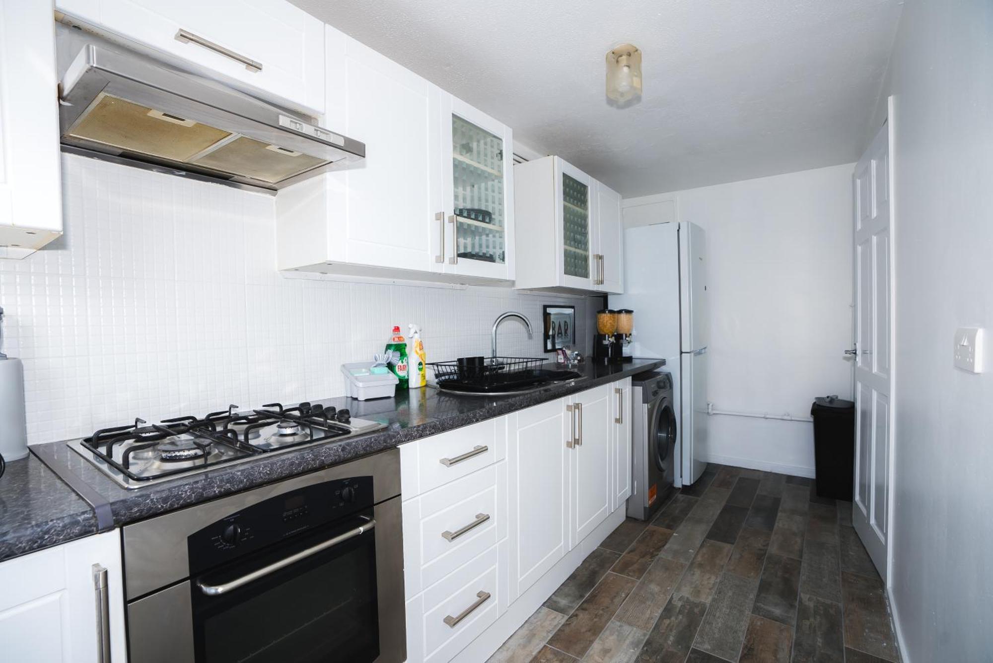 1 Bed Flat Tottenham Hale N17 Apartment *