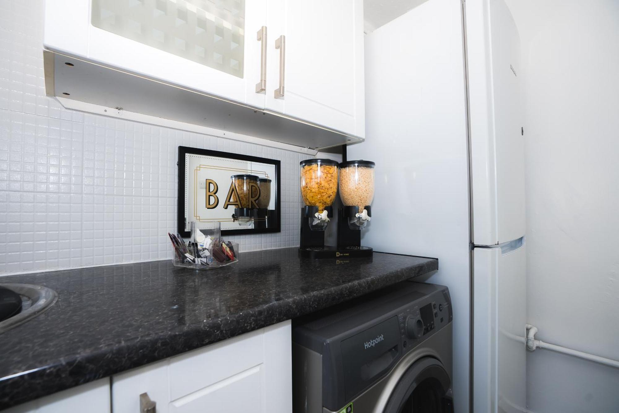 1 Bed Flat Tottenham Hale N17 *