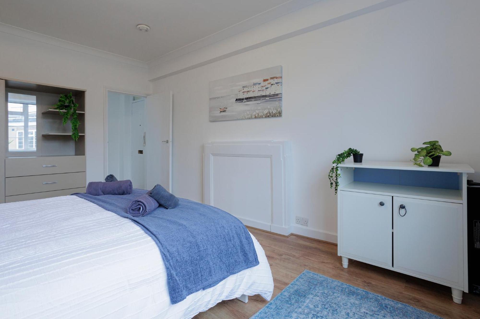 Apartment 2 Bedroom By Arhouse Short Lets & Serviced Highbury With Free Wifi *