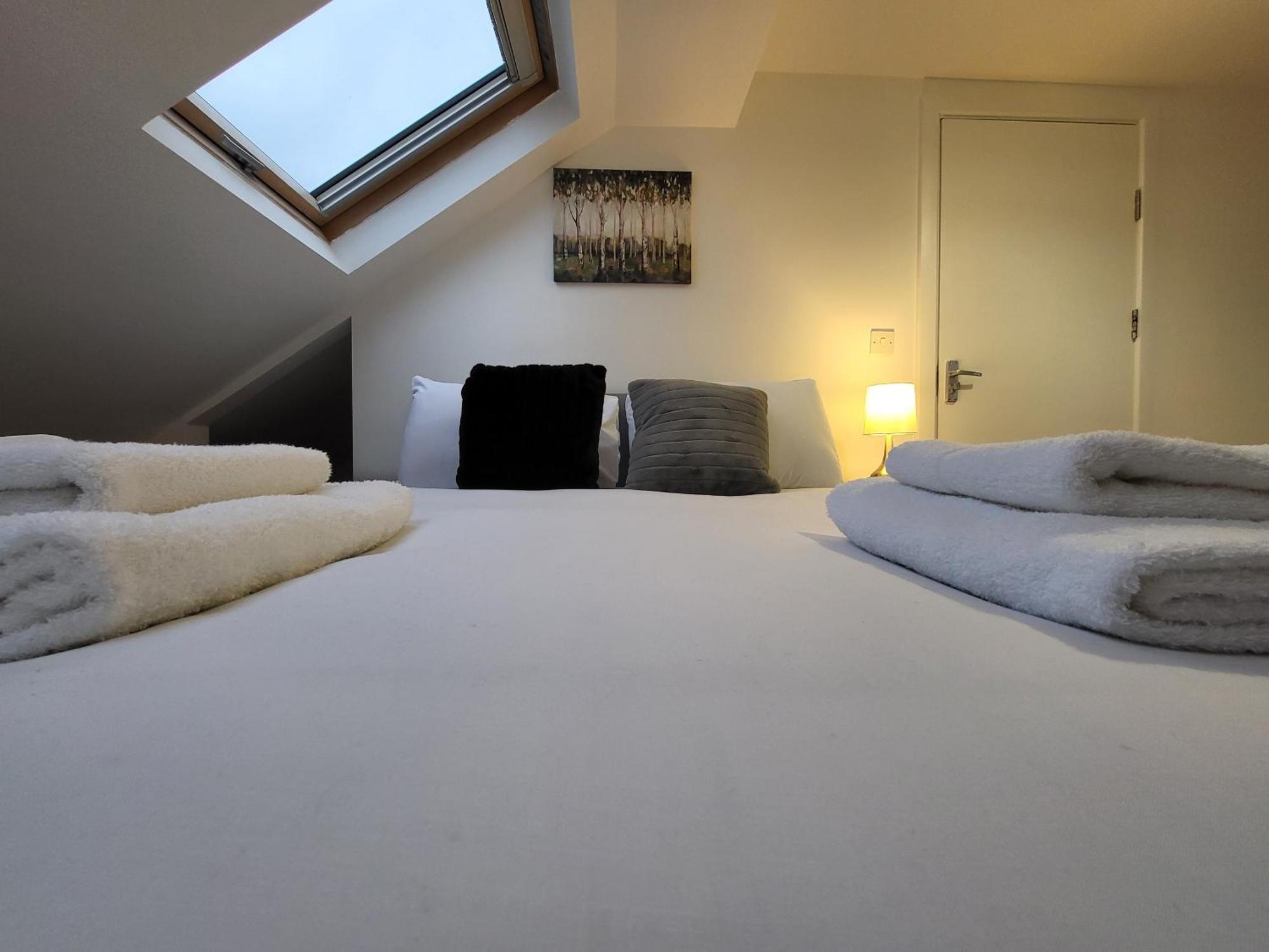 5br Retreat - Walk To Tube, Explore London