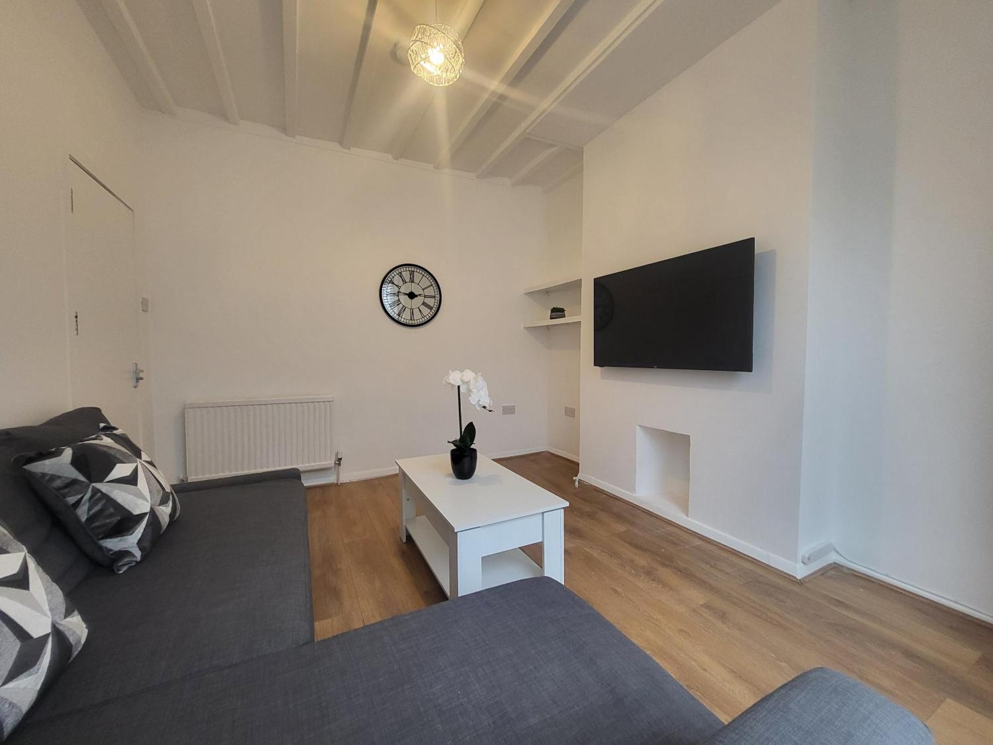 Apartment 5br Retreat - Walk To Tube, Explore