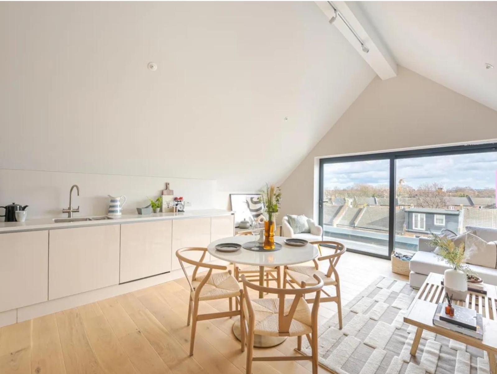 Kings Mews Elegance: City Sparrow's Premier 3-bedroom Residences * London