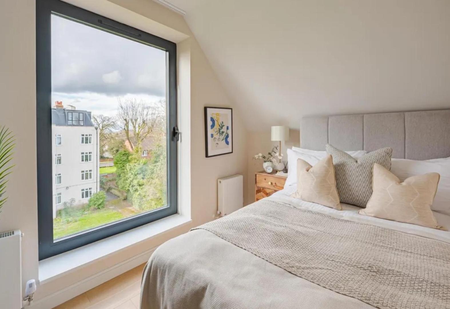 Kings Mews Elegance: City Sparrow's Premier 3-bedroom Residences *