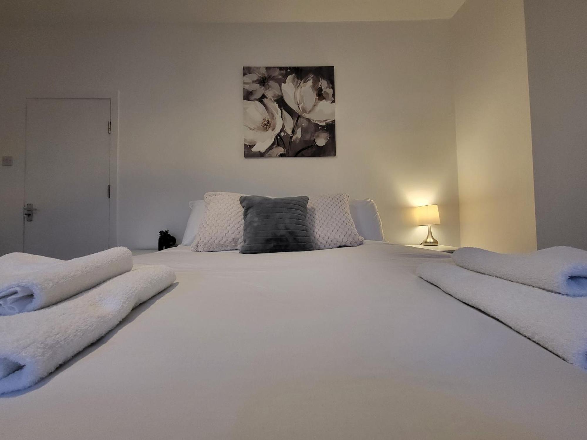 Apartment 5br Retreat - Walk To Tube, Explore *