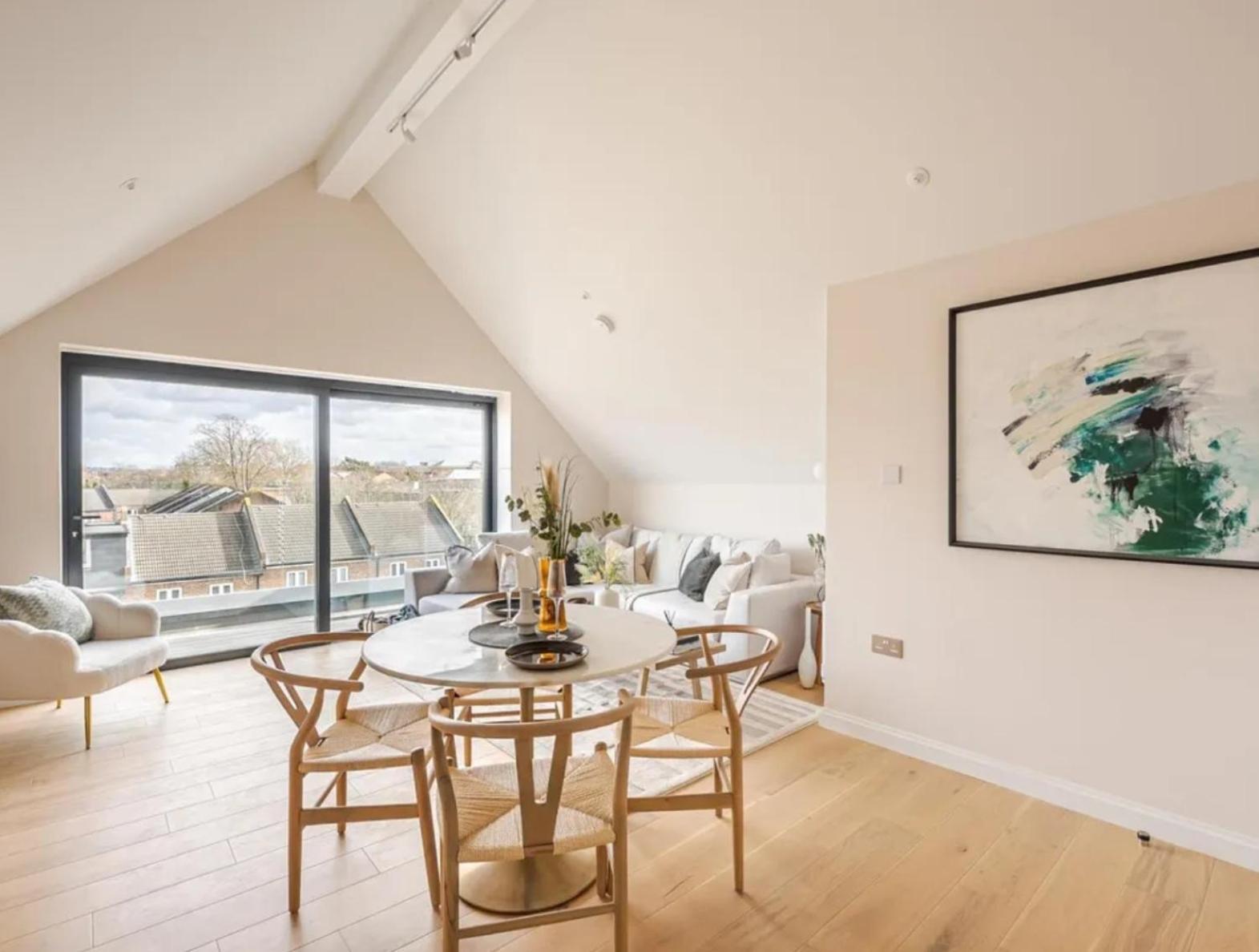 Kings Mews Elegance: City Sparrow's Premier 3-bedroom Residences *