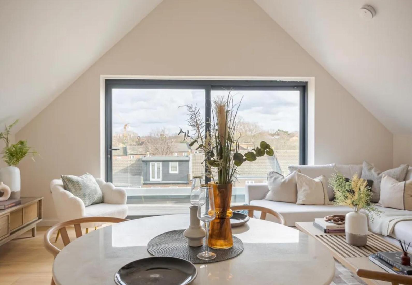 Kings Mews Elegance: City Sparrow's Premier 3-bedroom Residences Apartment London