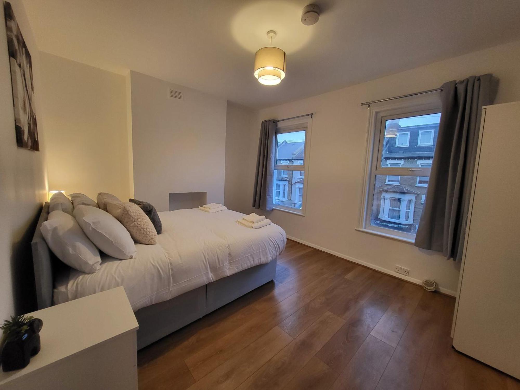 Apartment 5br Retreat - Walk To Tube, Explore