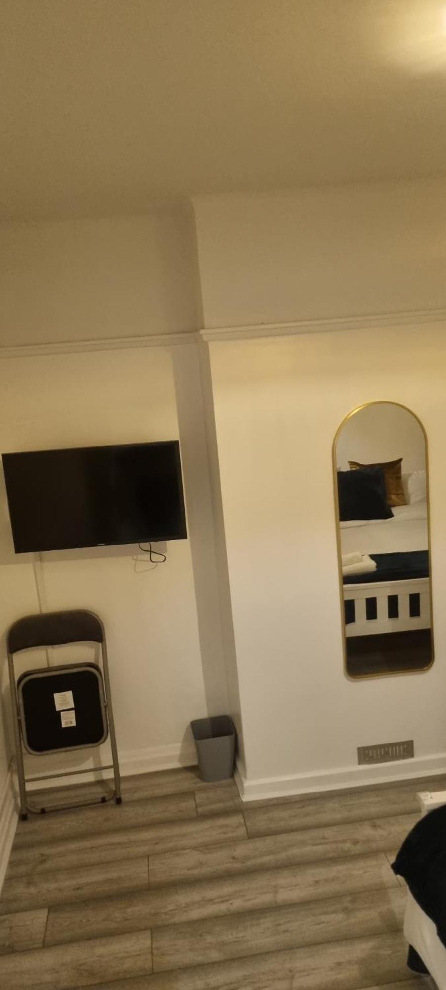 The Manor In Wembley Guest house