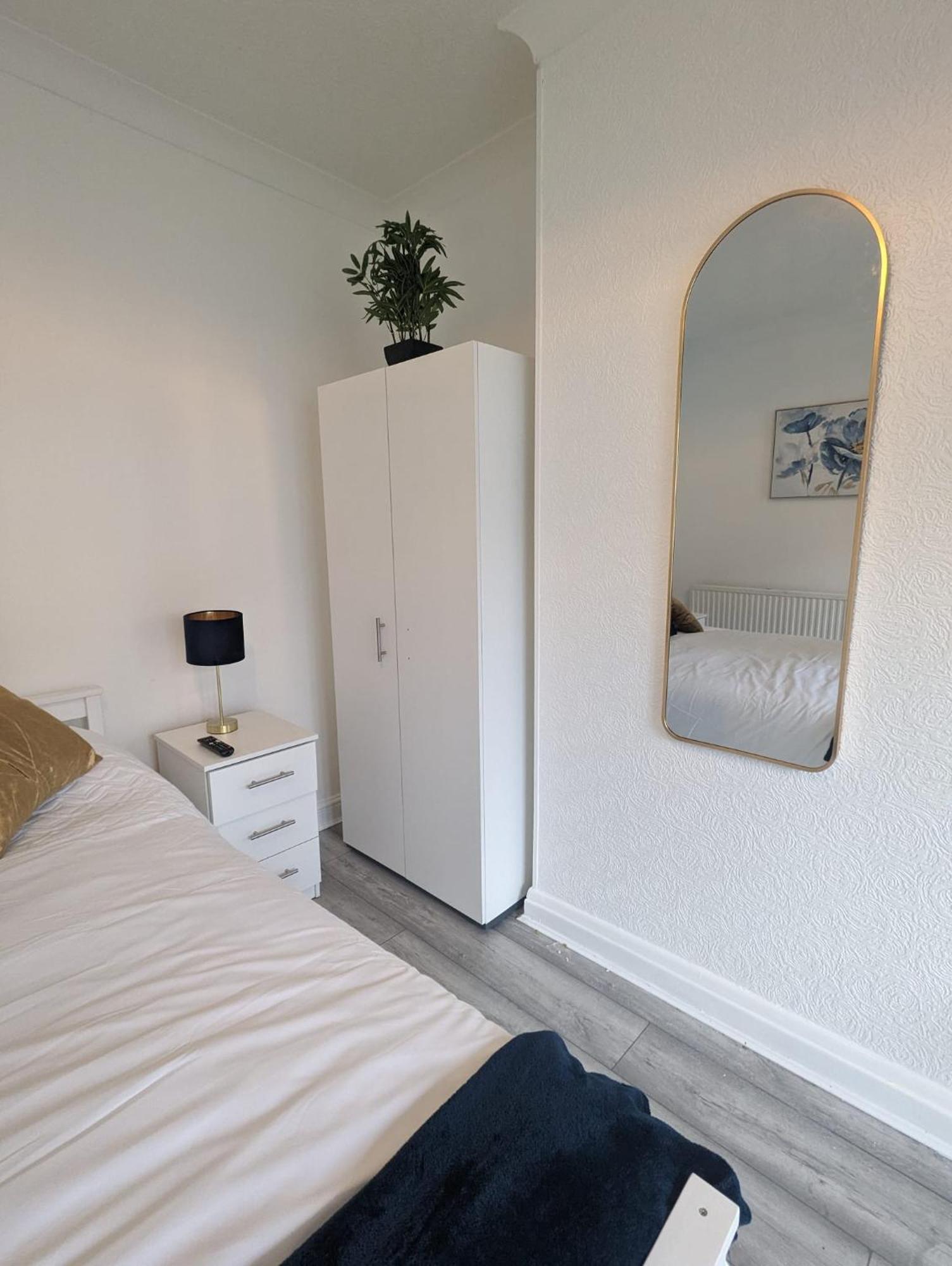 The Manor In Wembley Guest house London